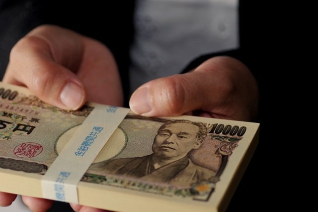 闇金業者に大金を渡してしまう。三沢市で弁護士に無料相談して解決へ